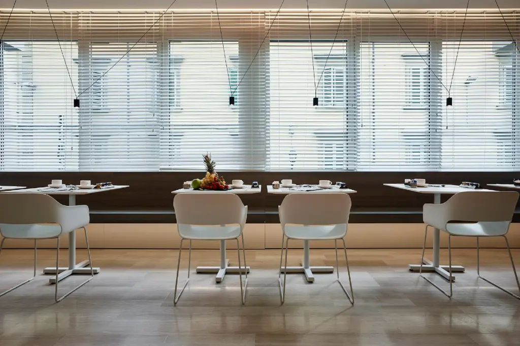hotel-glance-ref-01.webp