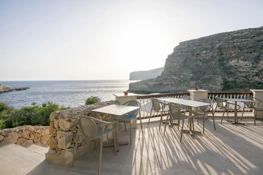 terrazzo-restaurant-beach-bar-ref-01.webp