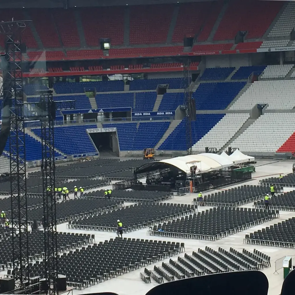 chaise-collectivite-empilable-denver-m4-beige.6 (1).webp