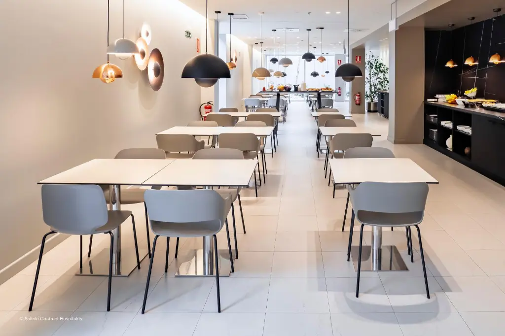 holiday-inn-express-pamplona-ref-01.webp