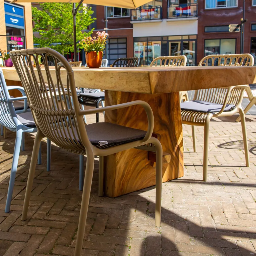 96914000_terrasstoel_Lola_zand_6hr-1536x1536.webp