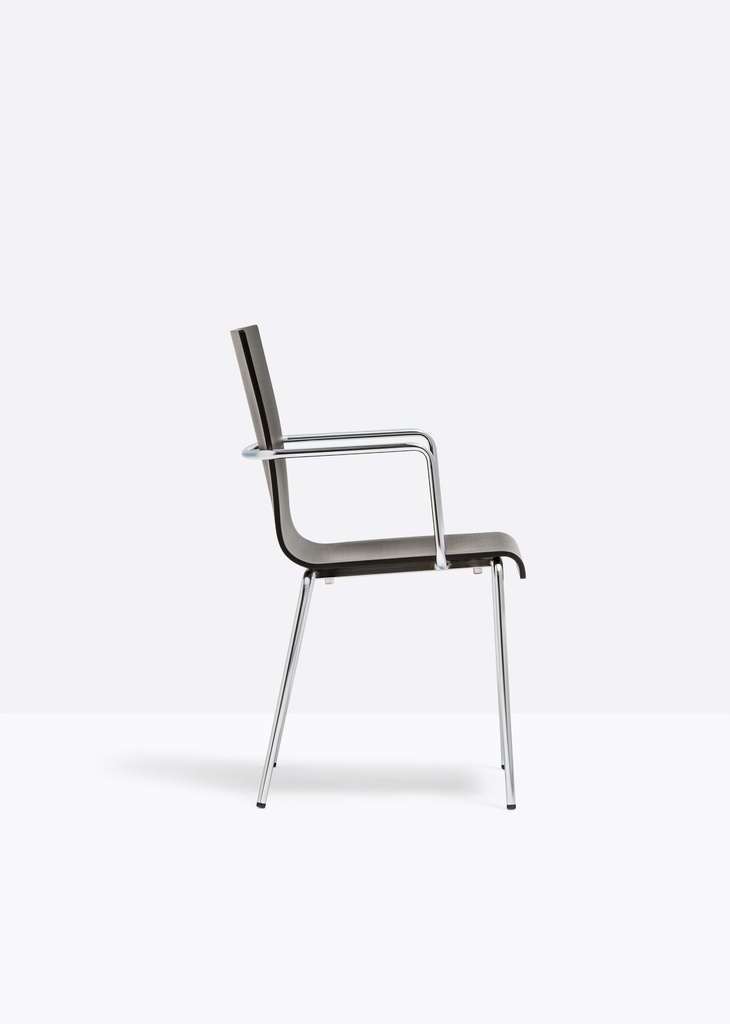 [PE 1335] Kuadra armstoel