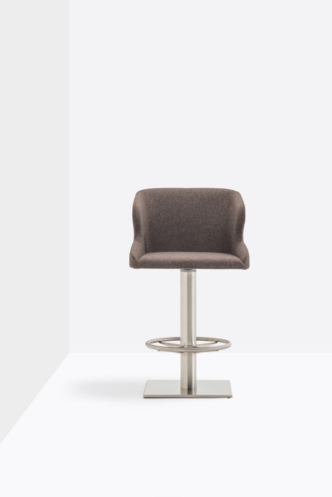 [PE 687] Leila barkruk